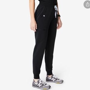 Figs Zamora High Waisted Black jogger scrub bottom size M